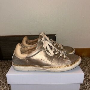 Sofft Arianna Metallic Gold Sneaker Women’s size 8 1/2